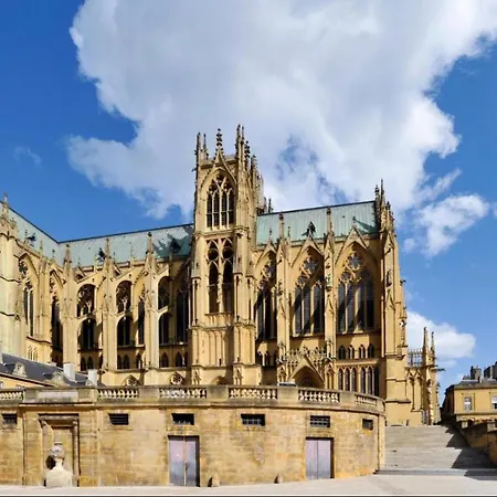 Serenity Bed Palace 2 Gare *